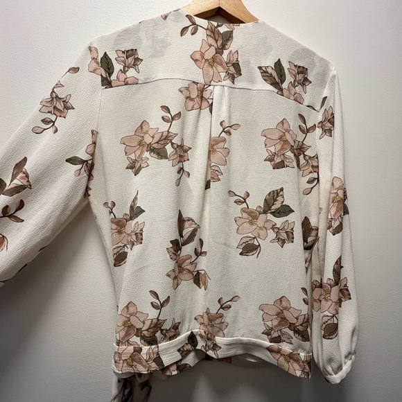 RW&Co floral blouse - Picture 2 of 3